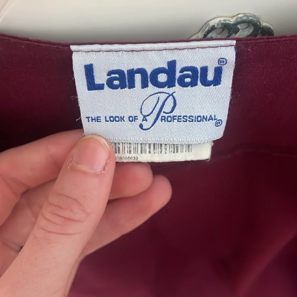 Burgundy scrub jacket! - Picture 4 of 9